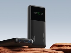 INIU PowerNova 电源箱可通过 USB-C 接口以高达 140W 的功率为设备充电。(图片来源：INIU）