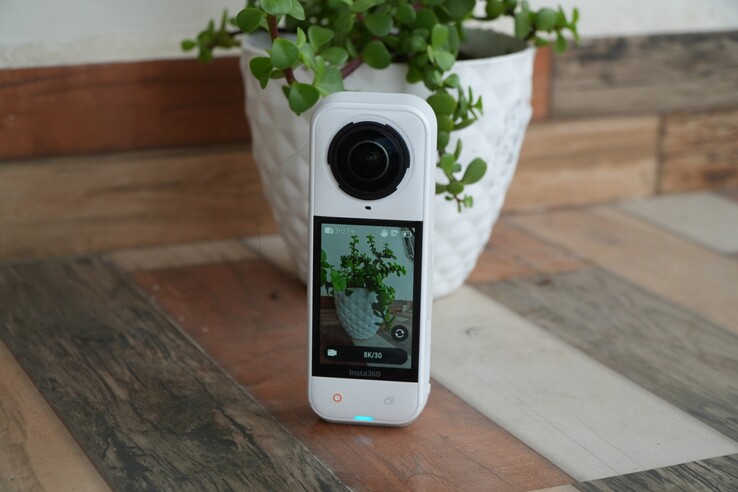Insta360 X5 可拍摄每秒 30/25/24 帧的 8K 视频和高达 72 MP 的照片（图片来源：Abhinav Fating/Notebookcheck）