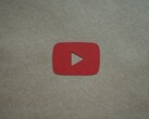 YouTube 徽标（图片来源：Kelly Sikkema, Unsplash）