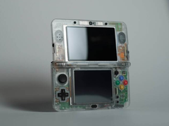 带有定制透明蛤蜊壳的任天堂 3DS