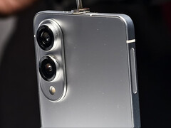 Galaxy S25 Edge 可能比之前传言的要贵。(图片来源：@r3dash）