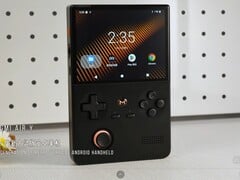Air Y 是 Mangmi 推出的两款新型竖屏手持设备之一。