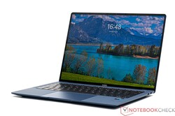 在审查中：华为MateBook X Pro 2023。测试设备由华为德国公司提供。