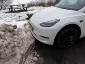 现在没有传感器来检测那堆雪了（图片：Tech &amp; Tesla Sweden/YouTube）