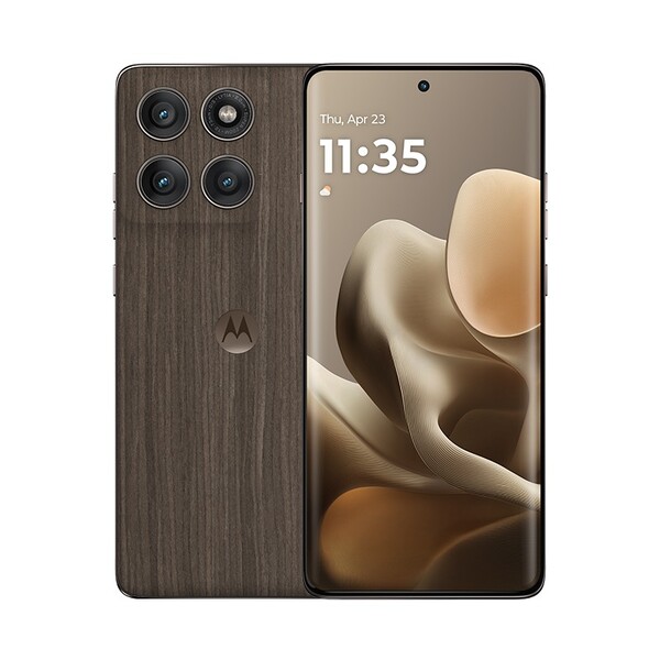 椴木胡桃木色的摩托罗拉 Edge 60 Pro（图片来源：摩托罗拉）