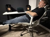 Sihoo Doro C300 人体工学办公椅接受测试。(图片:Marcus Schwarten / Notebookcheck)