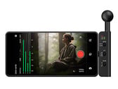 Sony ECM-AX10 配备四个麦克风，可在智能手机上录制空间音频。