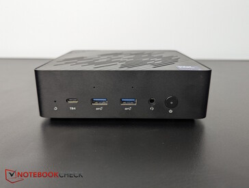 正面复位、TB4、2 个 USB-A 3.2 Gen 2、耳机插孔、电源按钮