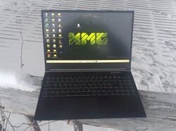 在测试中。Schenker XMG Core 15 (M22)，由Schenker提供。