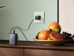 Anker 配备可伸缩线缆的新款 Nano Power Bank 已登陆欧洲。(图片来源：Anker）