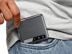 Aurzen ZIP 是世界上最小的袖珍三折投影仪。(图片来源:Aurzen)