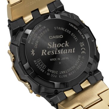G-Shock GMW-BZ5000GD-9 采用旋入式表壳底盖。(图片来源:卡西欧)