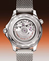 欧米茄海马系列 Diver 300 米潜水表，搭配精钢表链。(图片来源：欧米茄）