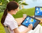 XPPen Artist Ultra 14 绘图显示器可通过单根 USB-C 数据线连接至笔记本电脑。