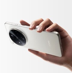 Oppo Find X8 Ultra。