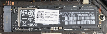 可以更换PCIe 4 M.2 SSD。