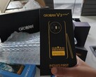 阿尔卡特 V3 Ultra 将像三星Galaxy S25 Ultra 一样配备手写笔。(图片来源：Madhav Sheth）