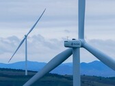 在 500 天的试验中，双叶涡轮机的可用率达到 99.3%。(图片来源：Envision Energy）