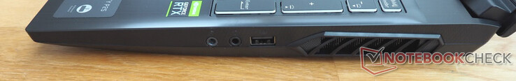 右侧。麦克风、耳机、USB-A 2.0