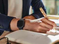 Fitbit 最近的一封客户电子邮件提醒客户必须转用谷歌账户。(图片来源：Fitbit）