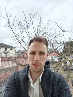 使用 3200 万像素摄像头自拍