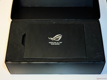 华硕 ROG AstralGeForce RTX 5080 OC：包装