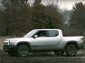 Rivian R1T执行坦克转弯的视频揭示了该功能被废止的原因。(图片来源：YouTube上的Rivian)