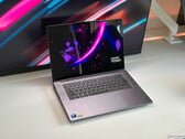 配备 1100 尼特 OLED 的 15 英寸优秀多媒体笔记本电脑 - 联想 Yoga Pro 7i 灵光版评测
