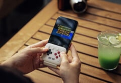 8BitDo FlipPad 可插入智能手机的 USB-C 接口。