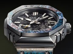 卡西欧 MRG-B2100HR-1AJR(如图所示)的整个表身均采用了独特的表面处理工艺。
