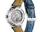 Citizen NJ0250-01A 的背面视图,透过透明表背可看到其外露的 8210 自动机芯。