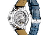 Citizen NJ0250-01A 的背面视图，透过透明表背可看到其外露的 8210 自动机芯。