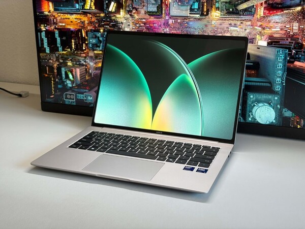 MagicBook Pro 14 2026 配备了 120Hz OLED 显示屏。