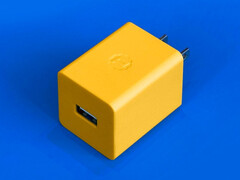 Playdate AC 充电器有一个 USB-A 端口。(图片来源：Playdate）