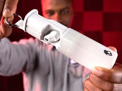 Skullcandy Method 360 ANC TWS 耳机装在一个夹式滑盖盒中,便于携带。(图片来源:Skullcandy)