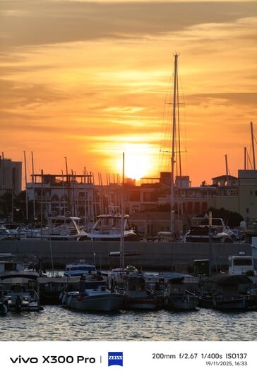 Vivo X300 Pro,带远摄转换器 原始照明。