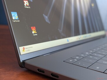 XPS 16 是首批采用 VRR 面板的 Windows 笔记本电脑之一，速度仅为 1 Hz