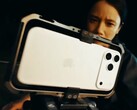 iPhone 17 Pro Max 配备 4800 万像素长焦摄像头，传感器尺寸增大 56%（图片来源：Apple)