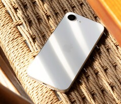 目前还不确定 iPhone 16e 明年是否会推出后续机型。(图片来源：Thai Nguyen）