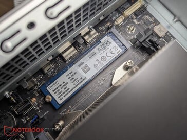 256 GB 固态硬盘