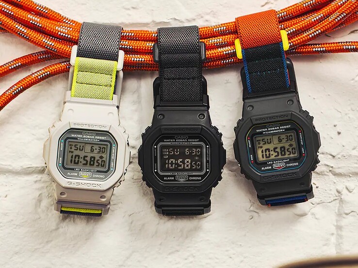 从左到右：卡西欧 G-Shock DW-5600MNC-7A8、DW-5600MNC-1 和 DW-5600MNC-8A2 手表