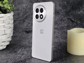 一加 13R（如图）和一加 12 在最新更新中新增了双设备蓝牙音频流传输功能