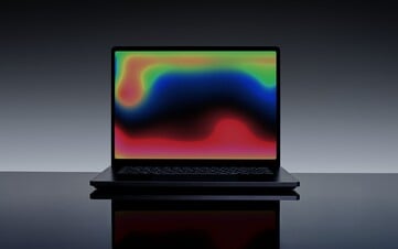 Surface Laptop Ultra 配备了 15 英寸 miniLED 显示屏，具有 2,000 尼特 HDR 亮度。