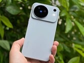 据传，vivo X500将配备一块7500mAh的大容量电池和天玑9600M芯片组（图为vivo X500）