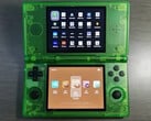 据称是半透明绿色外观的 Anbernic RG DS。(图片来源：via Retro Handhelds）