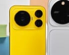 Honor Magic9(图中所示)在紧凑机身中搭载了一颗 200 MP 主摄和一颗 200 MP 长焦摄像头。