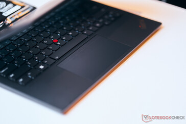 ThinkPad X1 Carbon G12：全新触觉感应触摸板