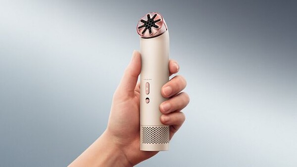 戴森 HushJet Mini Cool 的电池寿命长达 6 小时。