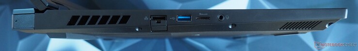 左：RJ45 LAN、USB-A 3.0、MicroSD 读卡器、音频
