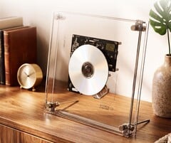 Syitren RM1 CD播放器在其透明机身中展示了CD。